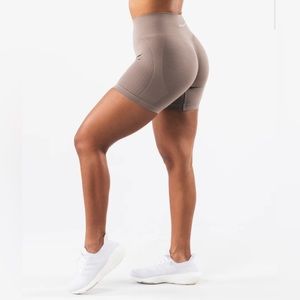 Amplify Contour Short 5" - Mocha alphalete NWT